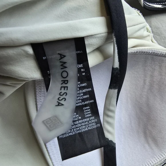 Miraclesuit Monochrome Graphic One Piece - Picture 9 of 11